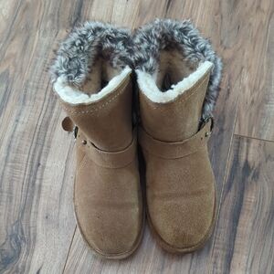 BearPaw Tan Fur-Lined Winter Boots Women's Size 5.